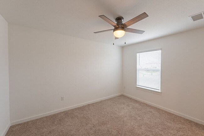 Building Photo - Modern 4 bedroom, 3 bathroom home in Canta...