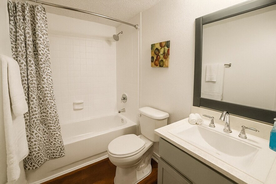 Building Photo - 1040 Clayton Ln