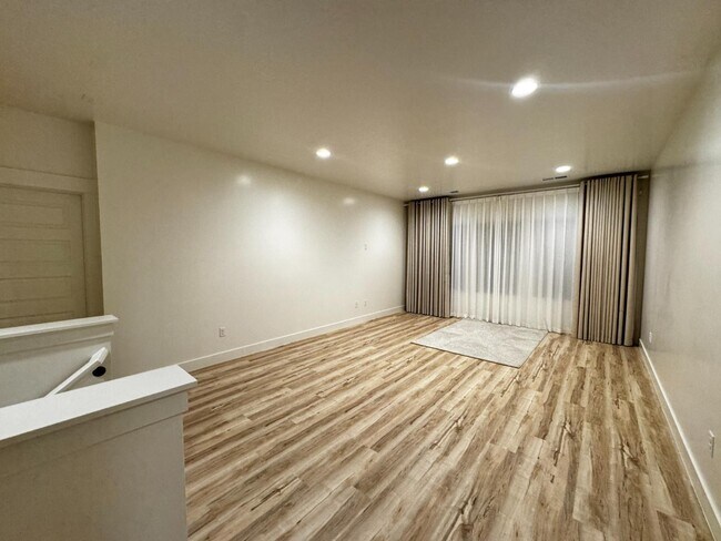 Building Photo - 6189 S White Bee Cir