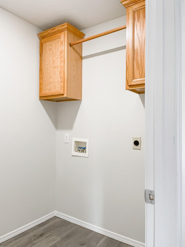 Laundry - 704 N Cottonwood Ave