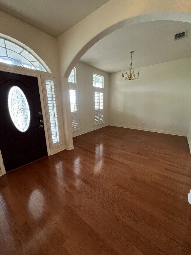 Building Photo - Spacious 3 bed, 2 bath in Plum Creek