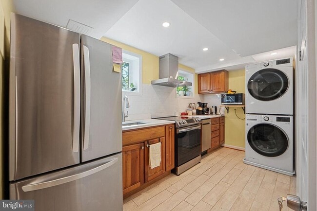 Building Photo - 5929 Avon Dr