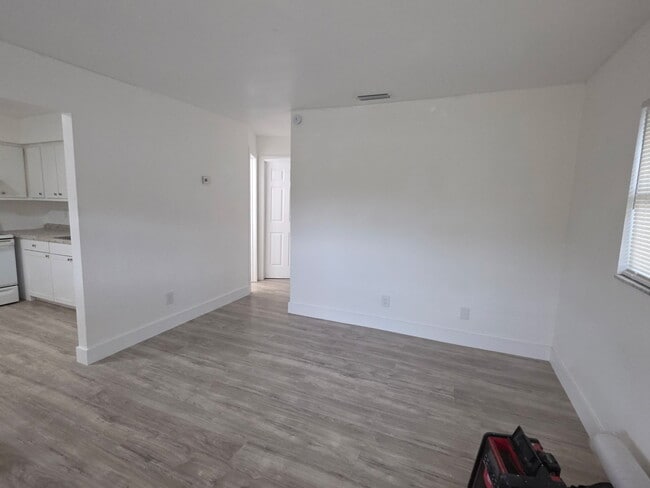 Building Photo - Broadway Apartments