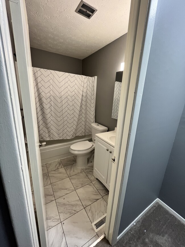 Building Photo - 216 Moore Rd