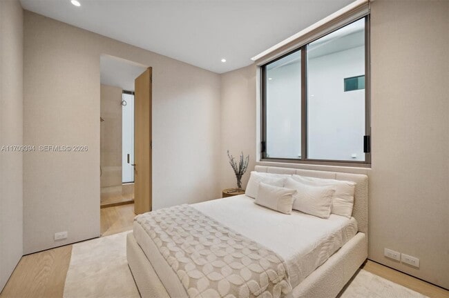 Building Photo - 424 W Rivo Alto Dr