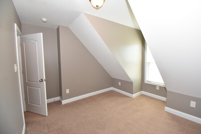 Building Photo - 131 S Prince Henry Way