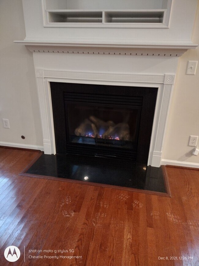 Building Photo - Beautiful 5 bedroom FOR RENT