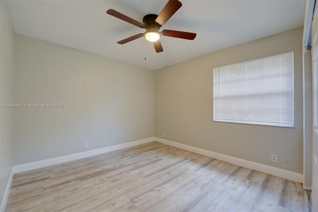 Building Photo - 1224 NE 2nd Ave