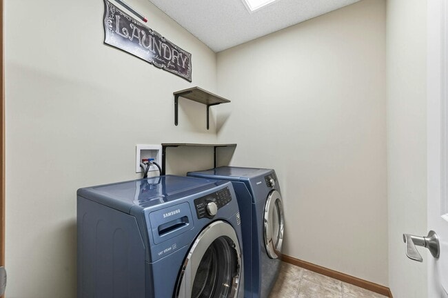 Building Photo - 7104 Merrimac Ln N