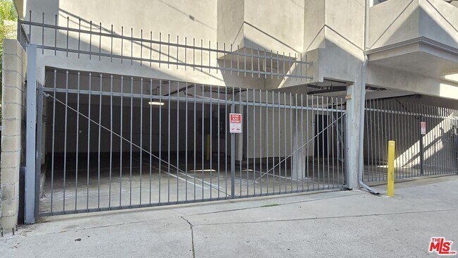 Building Photo - 1650 S Bentley Ave