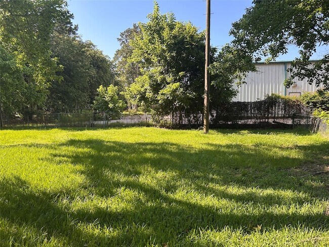 Building Photo - 616 E Boothe St