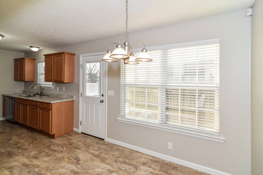 Building Photo - 1726 St Andrews Dr