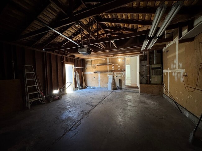 Building Photo - Large Four Bed, Two Bath Home In North Stockton