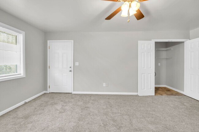 Building Photo - 1621 Line Cir