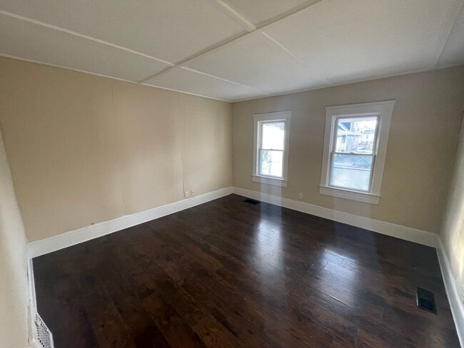 Building Photo - SECTION 8 and EDEN Accepted!! Stunning 4-Bed, 2-Bath Renovation in Lorain!!