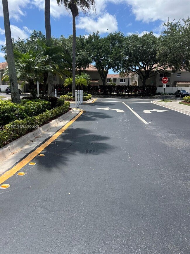 Building Photo - 5357 SW 125th Ave