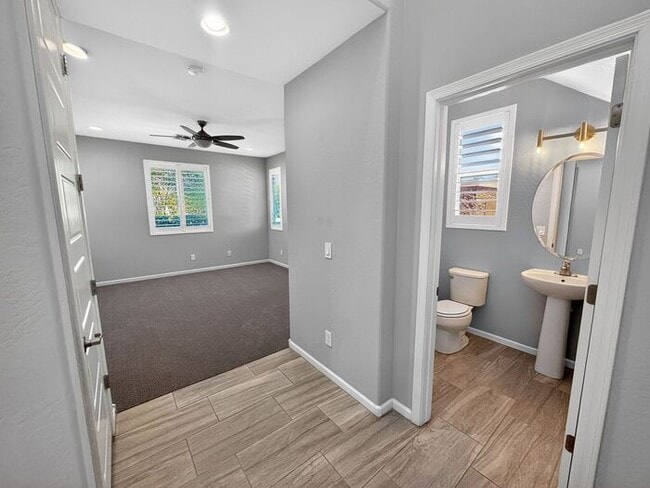 Building Photo - Stunning 5 Bed/5Bath Home in Gated Community – Over 3,100 SqFt of Modern Living -New Carpet throu...