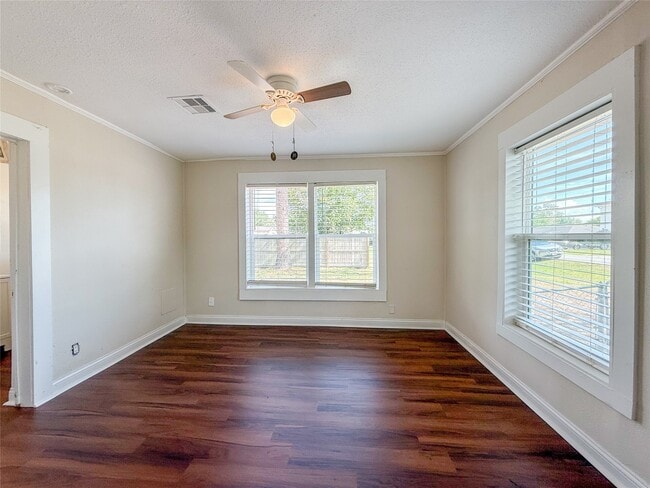 Building Photo - 6009 Jerrycrest Dr