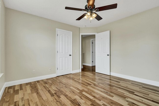 Building Photo - 217 Home Pl Ct SE