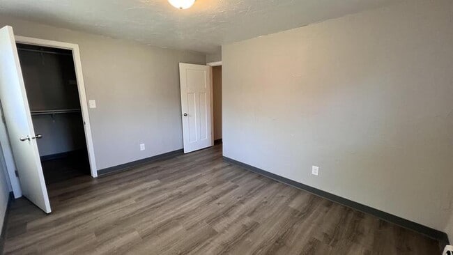 Building Photo - 2752 Humboldt Rd