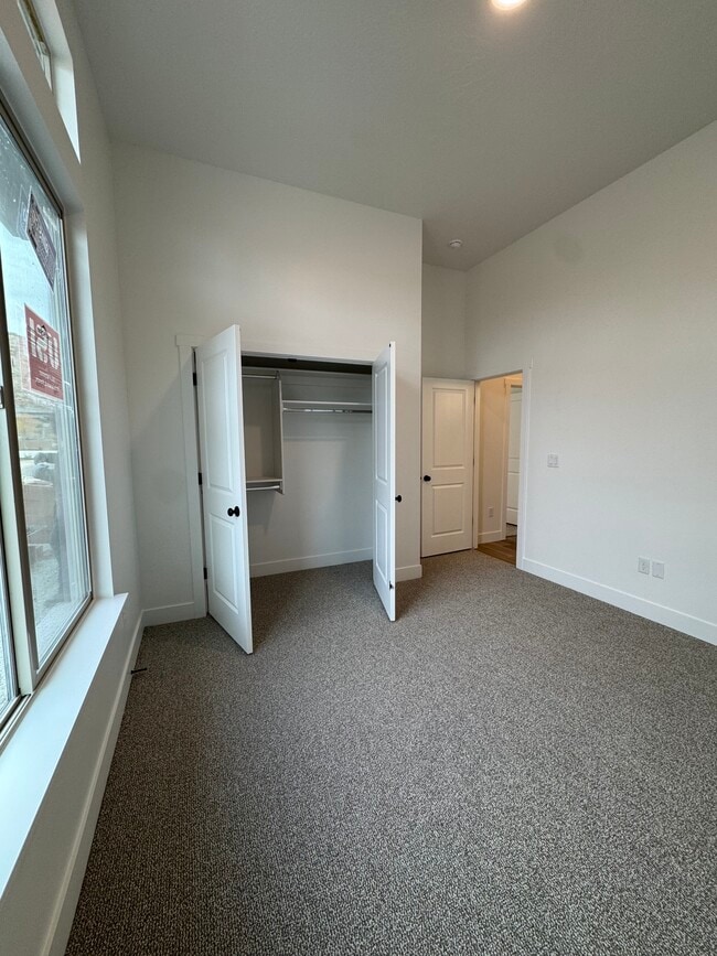 Building Photo - 1593 E Dihedral Dr