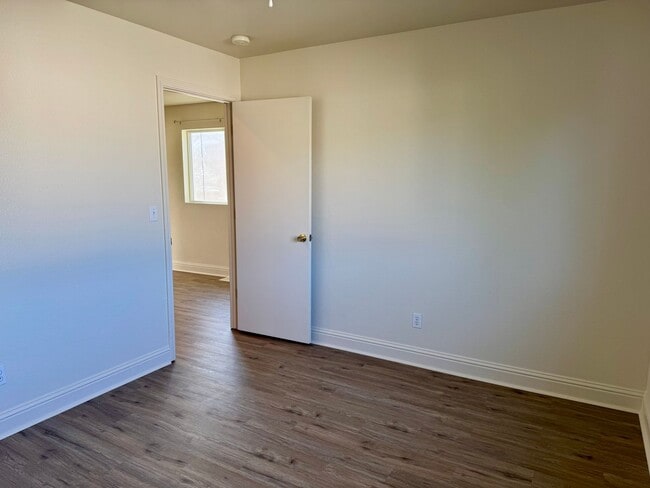 Building Photo - Newly Updated 3 Bedroom 2 1/2 Bath North M...