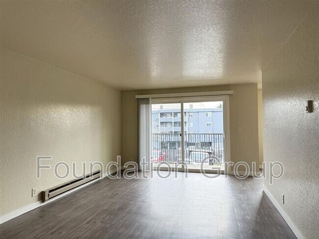 Building Photo - 938 N 100th St