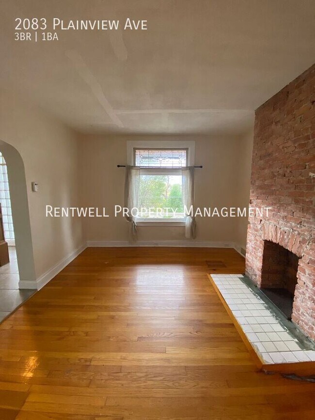 Building Photo - 2083 Plainview Ave