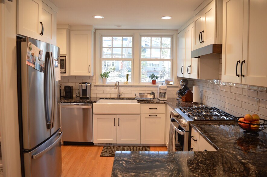 Building Photo - 4145 Hiawatha Dr