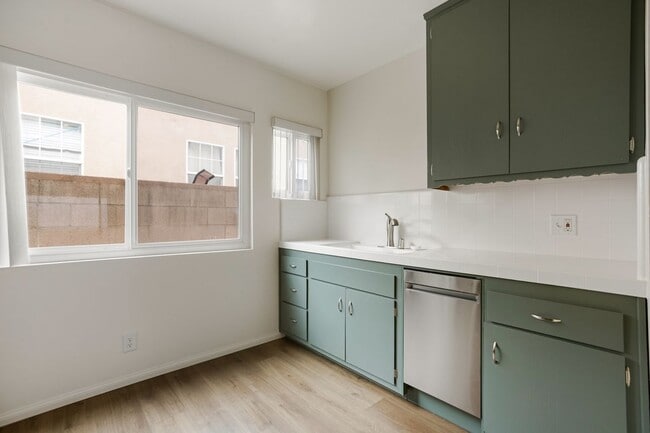 Building Photo - 740 W 27th St