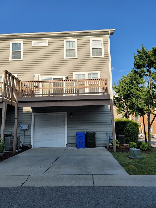 Building Photo - 4969 Almandine Ave