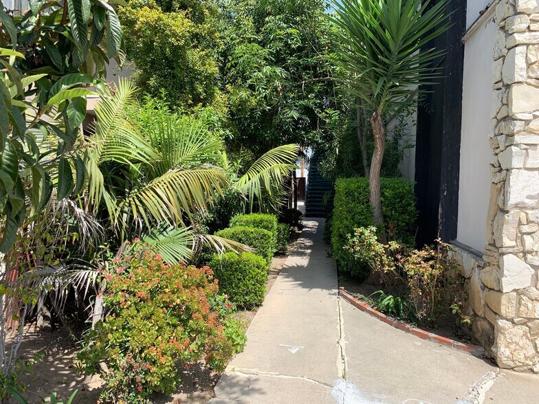 Building Photo - 3646 Vinton Ave