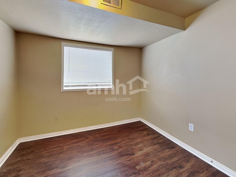 Building Photo - 1251 S 820 W