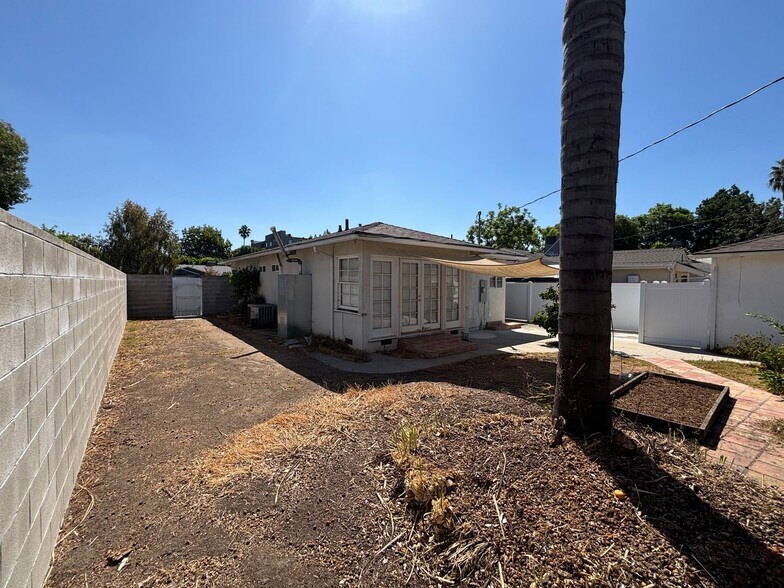 Building Photo - Bright 2-Bedroom Valley Village Home with Large Backyard, Central A/C & Private Driveway — $3,995...