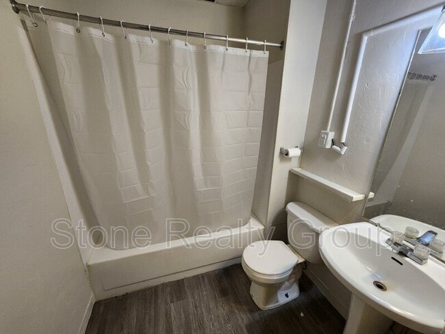 Building Photo - 508 S 5th St