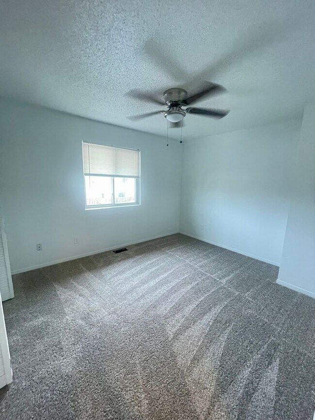Building Photo - 12 Murray Heights Dr