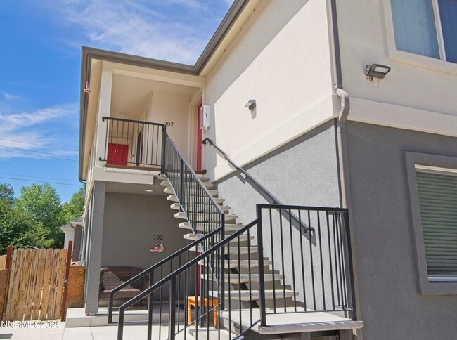 Building Photo - 626 Valley Rd