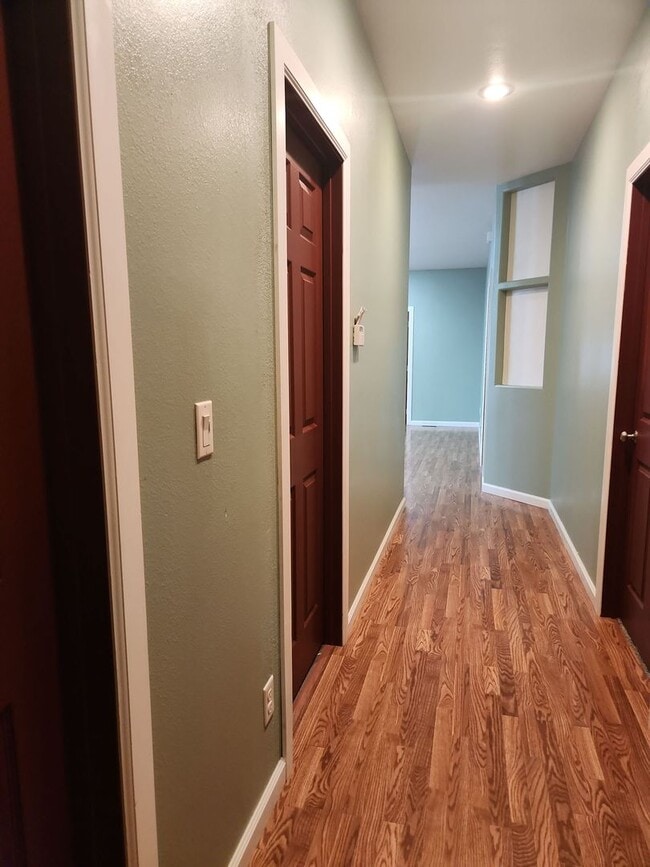 Building Photo - 3 Bed 2 Bath one story home