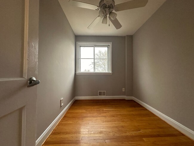 Building Photo - Three-Bedroom House In Parkville