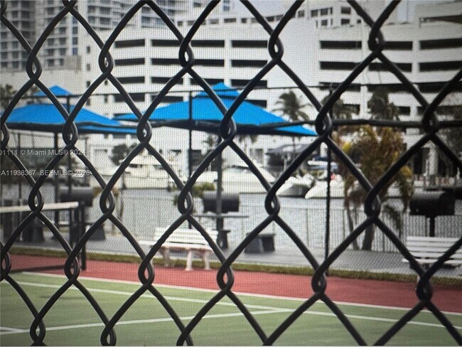 Building Photo - 200 Leslie Dr