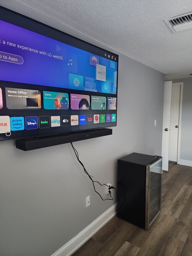 Building Photo - 200 Burkhall St