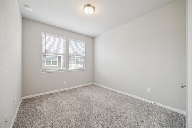 Building Photo - 1514 Lakeline Oak Dr