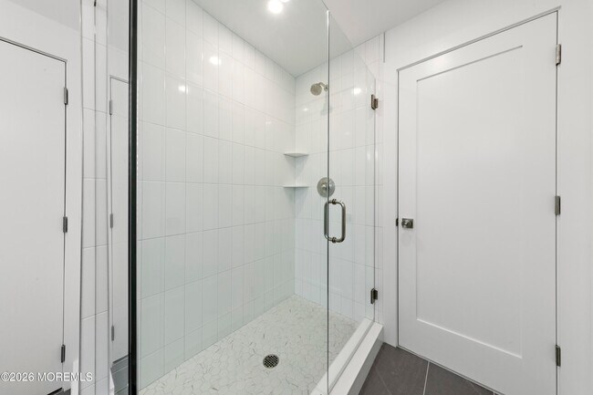 Building Photo - 427 Hoyt St