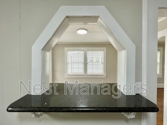Building Photo - 1312 Summitt Ave