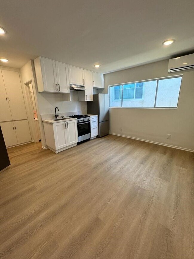 Interior Photo - Primetime Brentwood