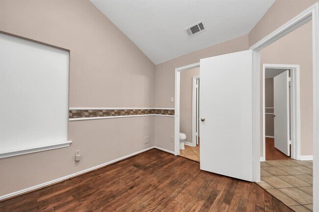 Building Photo - 12922 Grovemill Dr