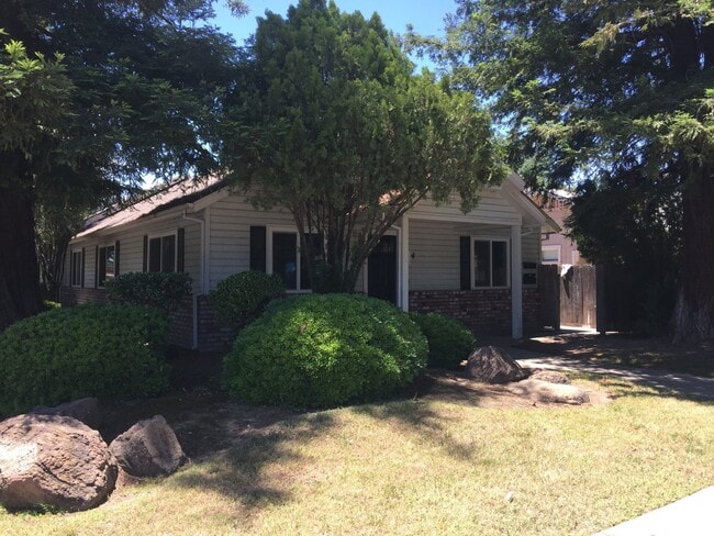 Building Photo - Coming Soon! Four Bedroom Duplex in North ...