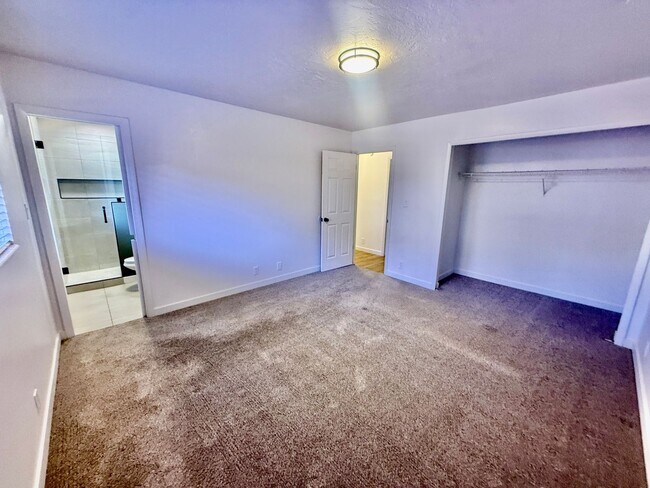 Building Photo - 2980 S Bloomington Dr W