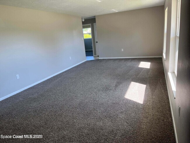 Building Photo - 2170 Emerald Ct