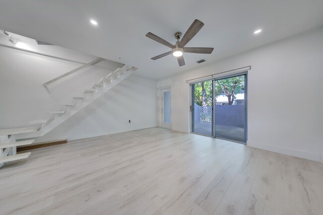 Building Photo - 798 Crandon Blvd